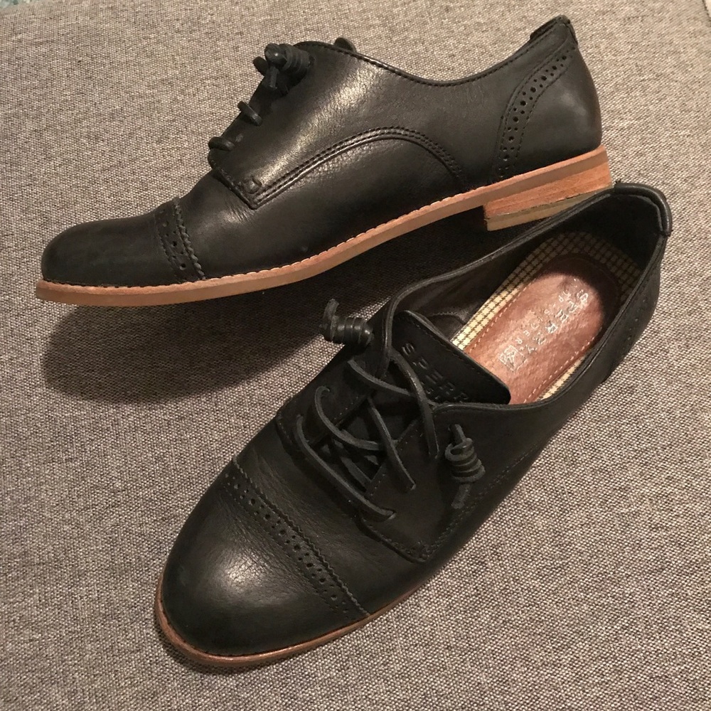 Sperry Black Slip On Loafer with laces 8.5 EUC